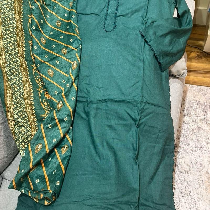 Green plain suit with printed shawl