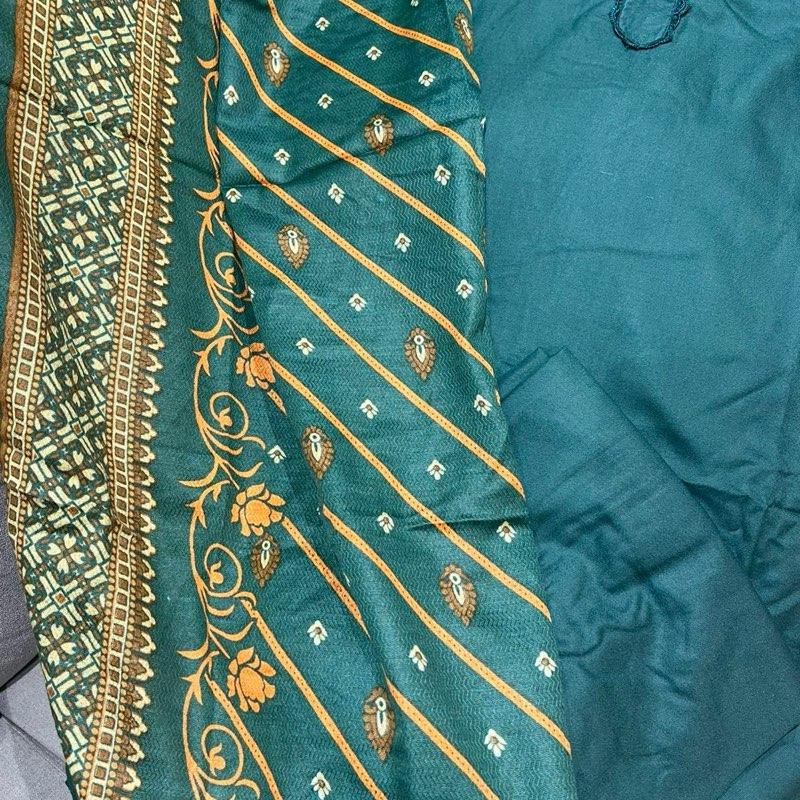 Green plain suit with printed shawl