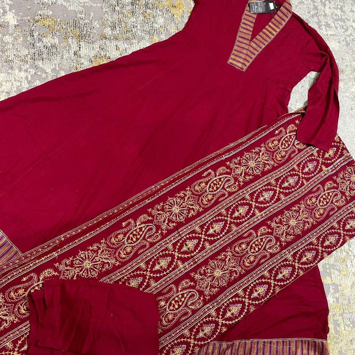 Ally’s designer winter karandi suit with heavy embroidered shawl