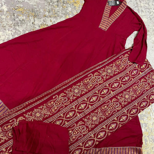 Ally’s designer winter karandi suit with heavy embroidered shawl