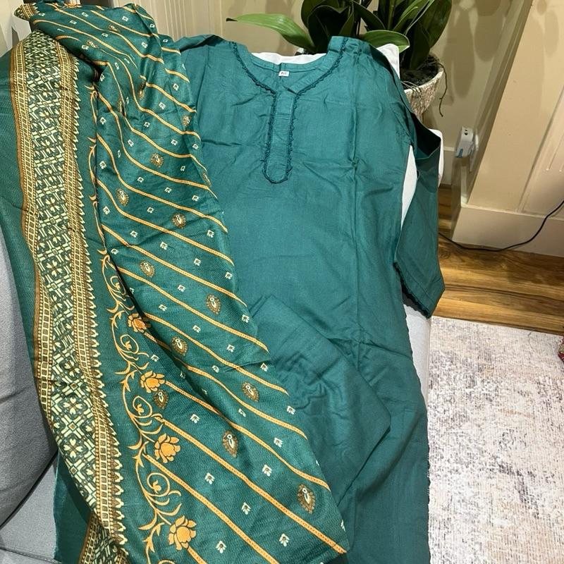 Green plain suit with printed shawl