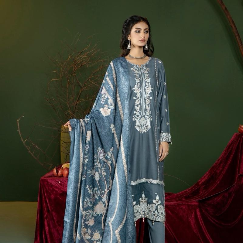 Ally’s grey embroidered 3PC suit