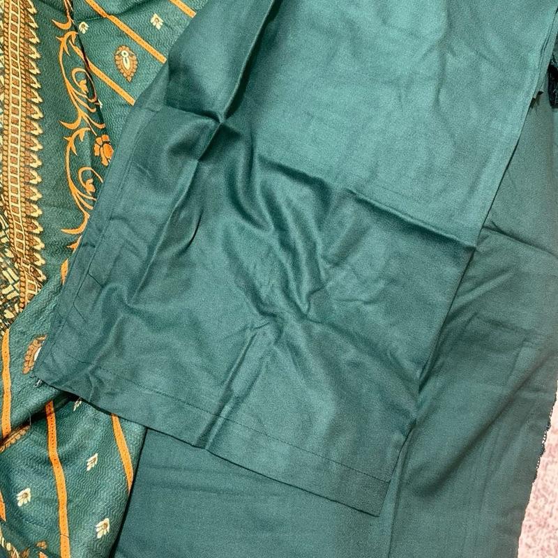 Green plain suit with printed shawl