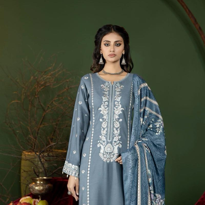 Ally’s grey embroidered 3PC suit