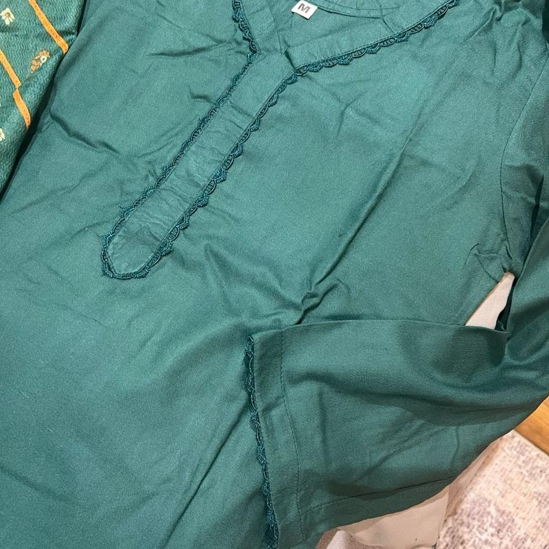 Green plain suit with printed shawl
