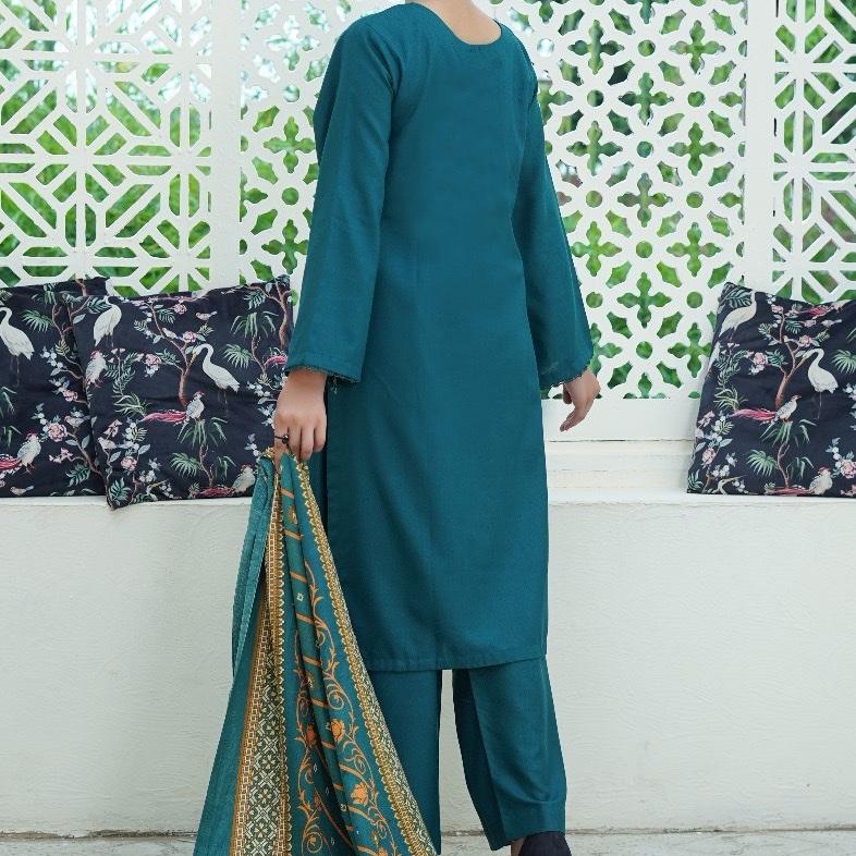 Green plain suit with printed shawl